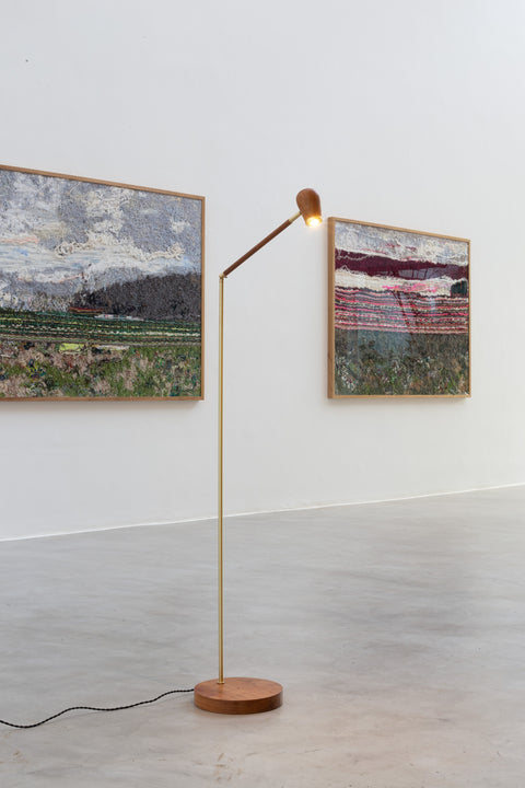 Luminária de Piso Ostra em Latão